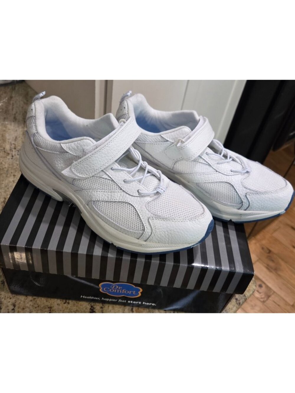 Dr. Comfort Victory #3440, Womens 10.5 M White Diabetic Adjustable Sneakers